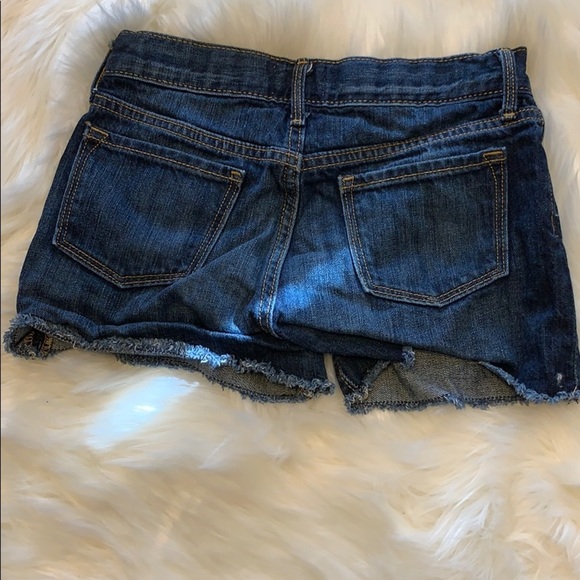Size 10 girls Old Navy dark wash jean shorts C1 - Picture 3 of 3